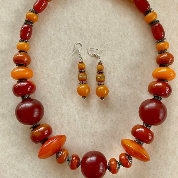 Moroccan Berber. Honey copal & cherry Copal resin beads in different shapes - Picture 5 of 9